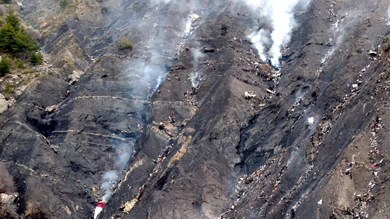 ULTIMELE DISCUŢII dintre piloţii avionului Germanwings prăbuşit în Alpii francezi