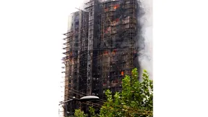 42 de morţi, în urma unui incendiu într-un bloc din Shanghai - VIDEO