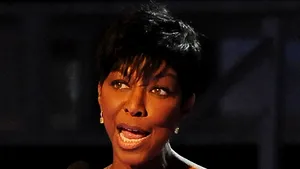 Natalie Cole vrea trandafiri roşii la concertul din Capitală