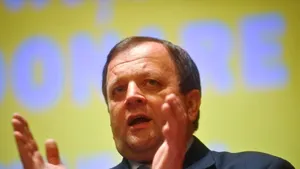 Nechifor (PSD) către Flutur: Nu nouă ne chiorăie maţele de foame, poporul este înfometat de PDL