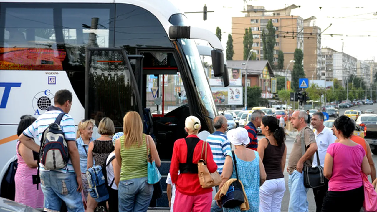 Sute de persoane vor da în judecată Omnia Turism şi Ministerul Turismului