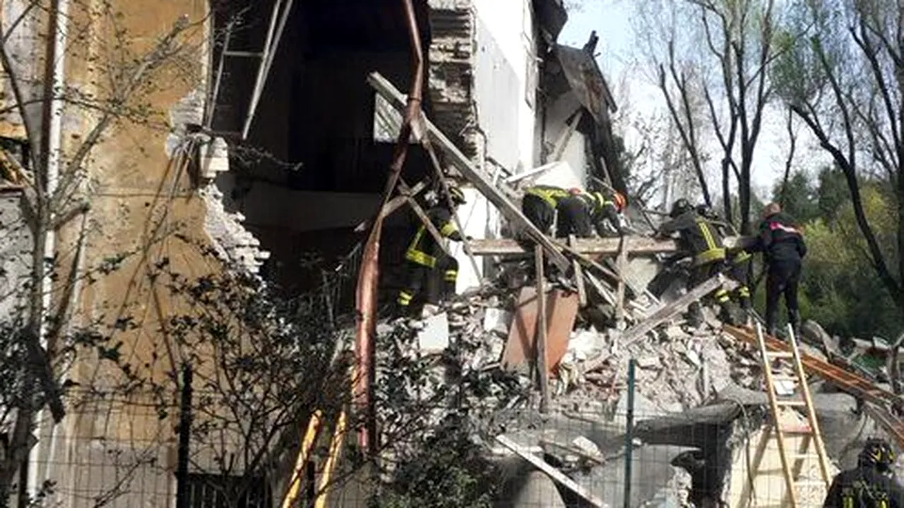 Explozie în Roma. Un bărbat a fost scos în viaţă după ce o clădire s-a prăbuşit