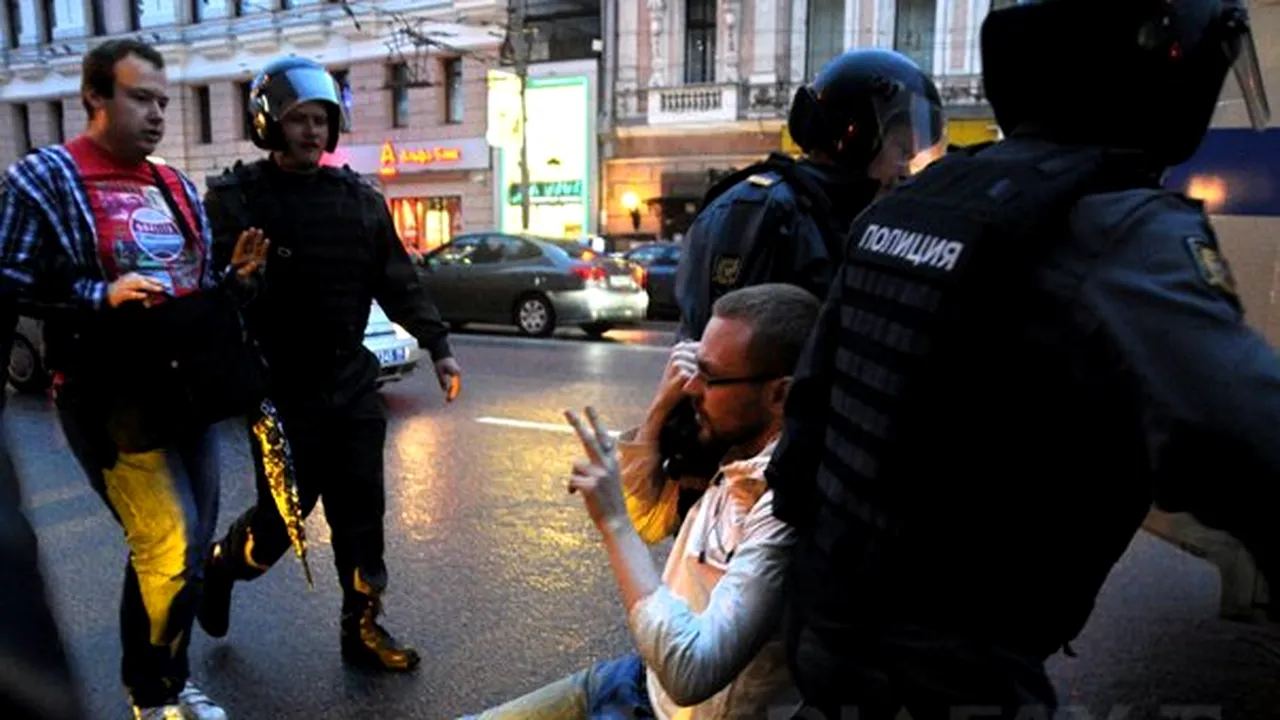 INEDIT - Ce metodă de protest au găsit scriitorii ruşi: Vrem să ştim dacă ruşii se pot plimba liber în oraş sau dacă trebuie să aibă o autorizaţie specială