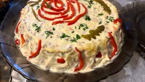 Rețetă de salată de boeuf. De ce ingrediente ai nevoie și cum se prepară