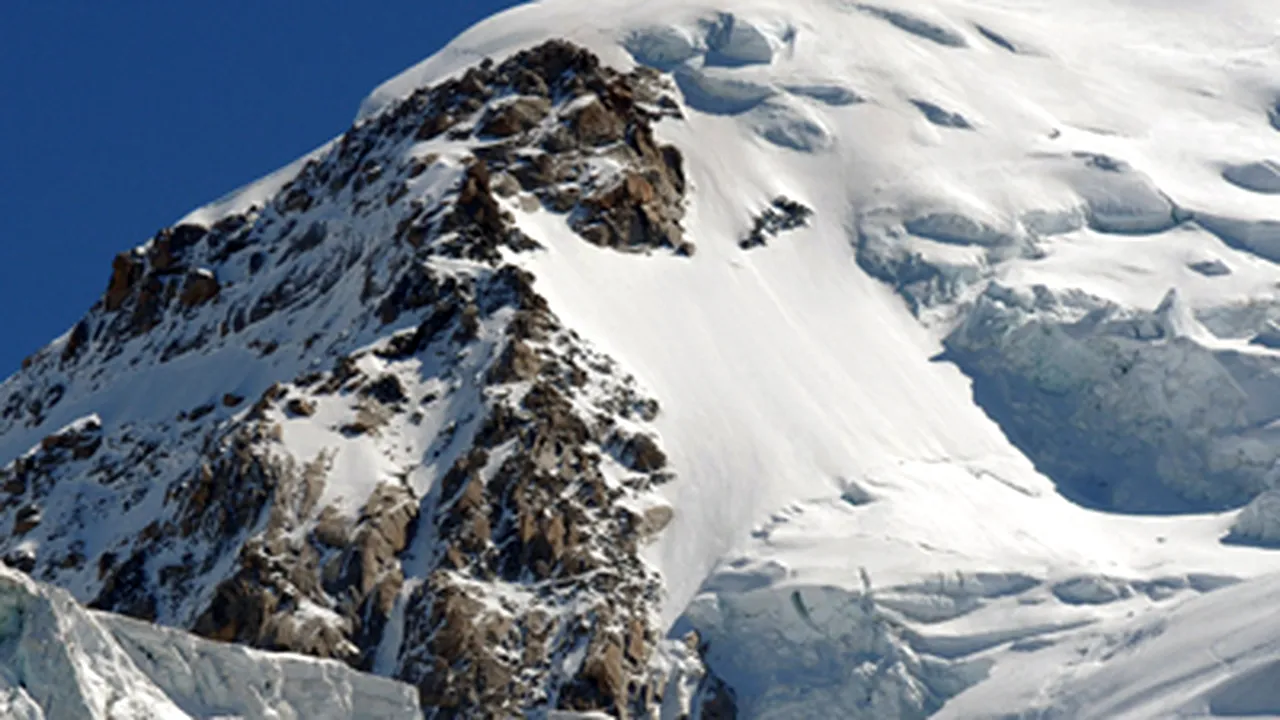 Un alpinist român a murit în masivul francez Mont-Blanc