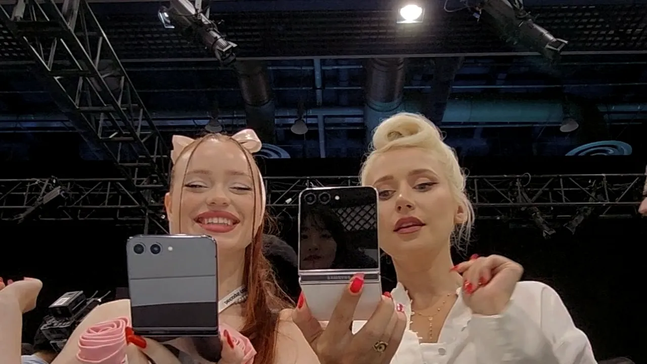 Lorena Şerban & Sînziana Sooper, staruri în Seoul pentru presa internaţională