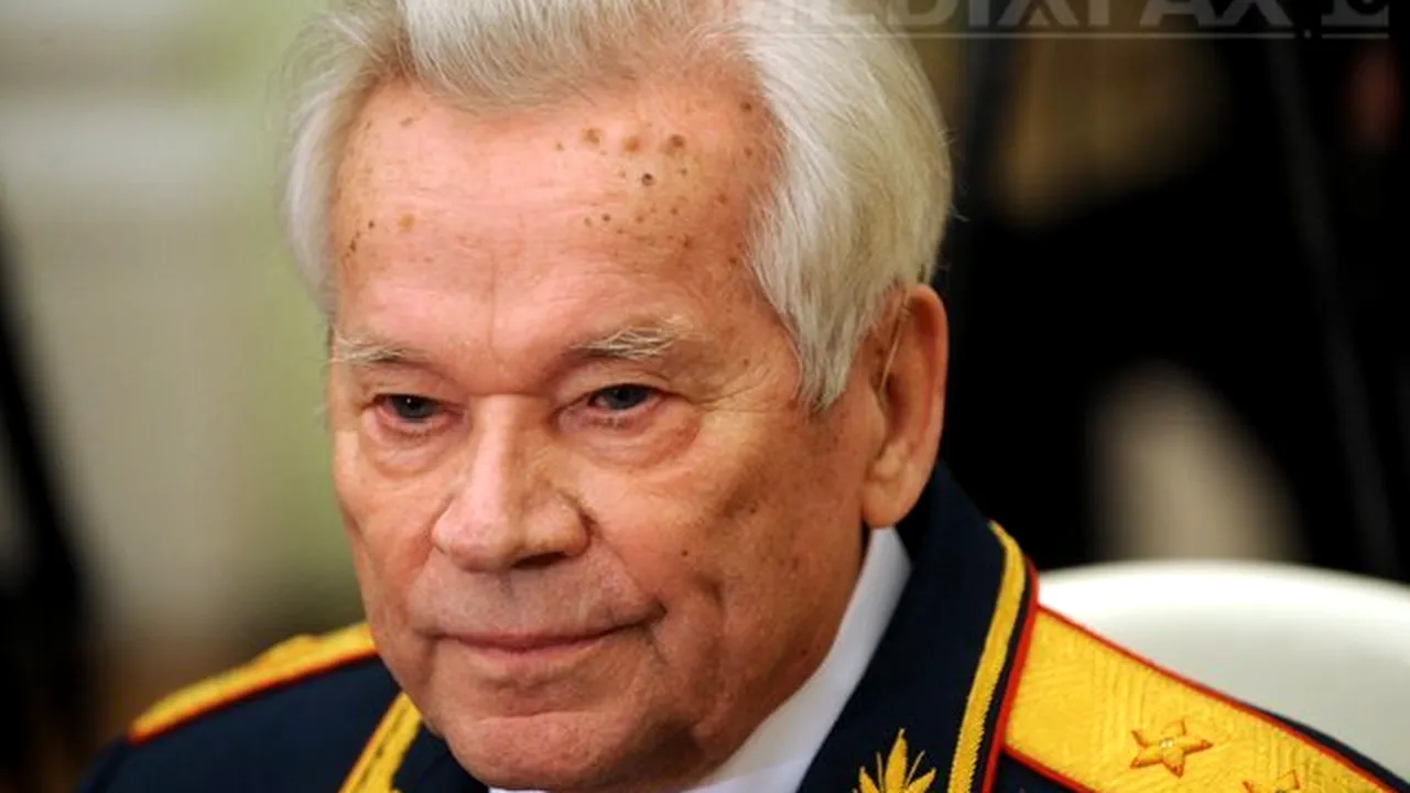 Consilier la 92 de ani: Mihail Kalaşnikov acceptă să devină consilierul lui Dmitri Rogozin