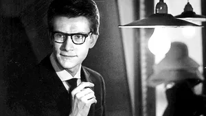 Un film interzis cu legendarul creator de modă Yves Saint Laurent ajunge în cinematografe la două decenii de la filmări