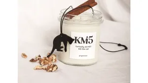 Lumânări cu parfum de muzeu. O afacere creată în pandemie produce arome speciale