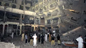 Cel puţin 11 morţi şi 46 de răniţi într-un atentat în Pakistan - GALERIE FOTO