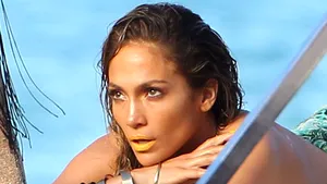 VIDEO Jennifer Lopez şi-a vândut VILA din Los Angeles. Pentru ce sumă a fost dispusă să renunţe la reşedinţa LUXOASĂ