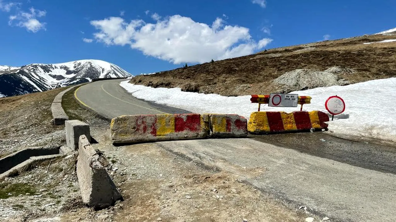 Restricţii pentru vehicule mari pe Transalpina; în Dâmboviţa încă este traficul blocat