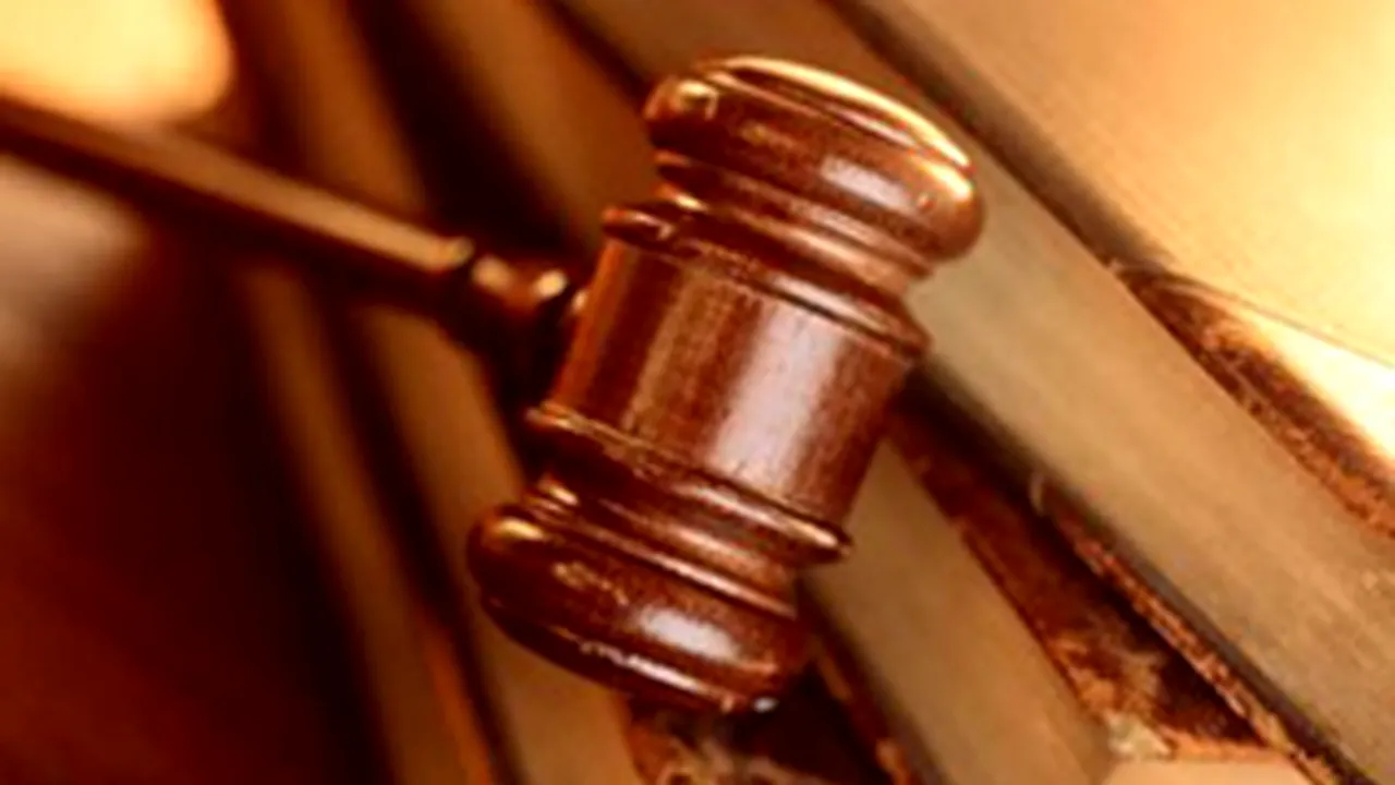 Cei 20 implicaţi în scandalul permiselor auto din Argeş rămân în arest