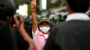 43 de ani de închisoare: Pedeapsa primită de o femeie care a insultat monarhia din Thailanda