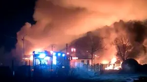 Constatările ISU despre incendiul de la Inoteşti, Prahova: Cel mai probabil, a izbucnit din cauza unui dispozitiv de sudură