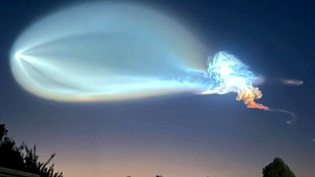 O „meduză spațială” uriașă a luminat cerul Statelor Unite. Ce este fenomenul spectaculos apărut după lansarea unei rachete SpaceX