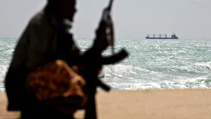 Piraţii cer o răscumpărare-record pentru eliberarea navei Asian Glory, cu doi români la bord