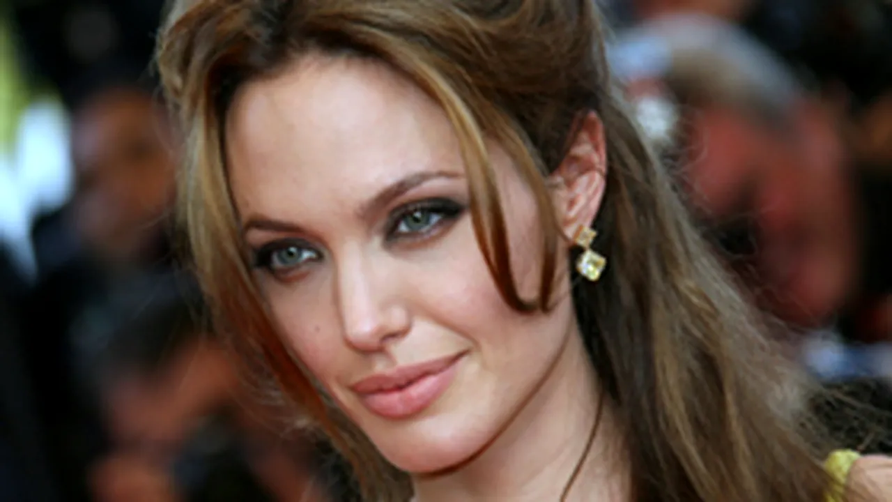 Angelina Jolie, într-un film inspirat de romanele Patriciei Cornwell