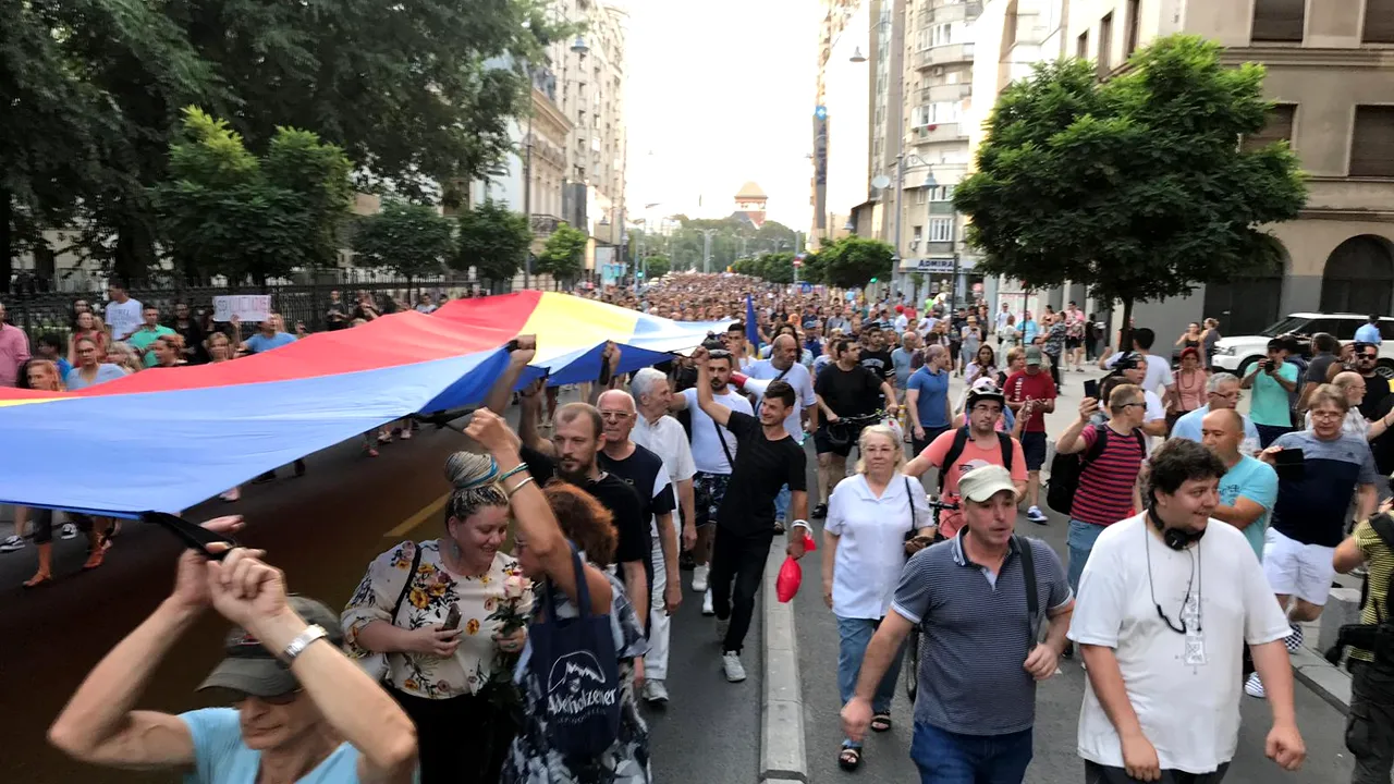 Revolta şi solidaritatea de la Colectiv revin furtunos. Proteste în mai multe oraşe: Tragedia din Caracal, un nod într-o reţea de distrugere
