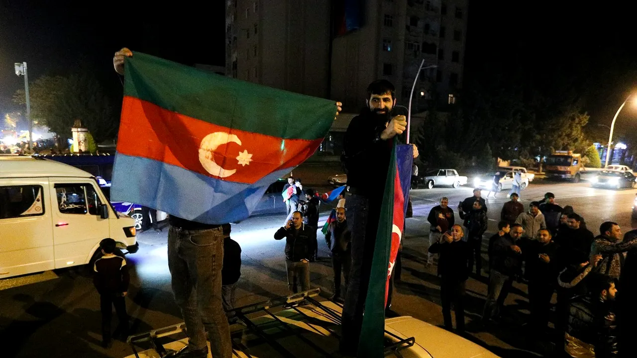 UPDATE: Armenia semnează un acord pentru a pune capăt războiului cu Azerbaidjanul. Armenii nemulţumiţi au pătruns în clădirea guvernului
