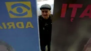 Prahova: O treime din primăriile din judeţ nu respectă legea electorală privind afişajul