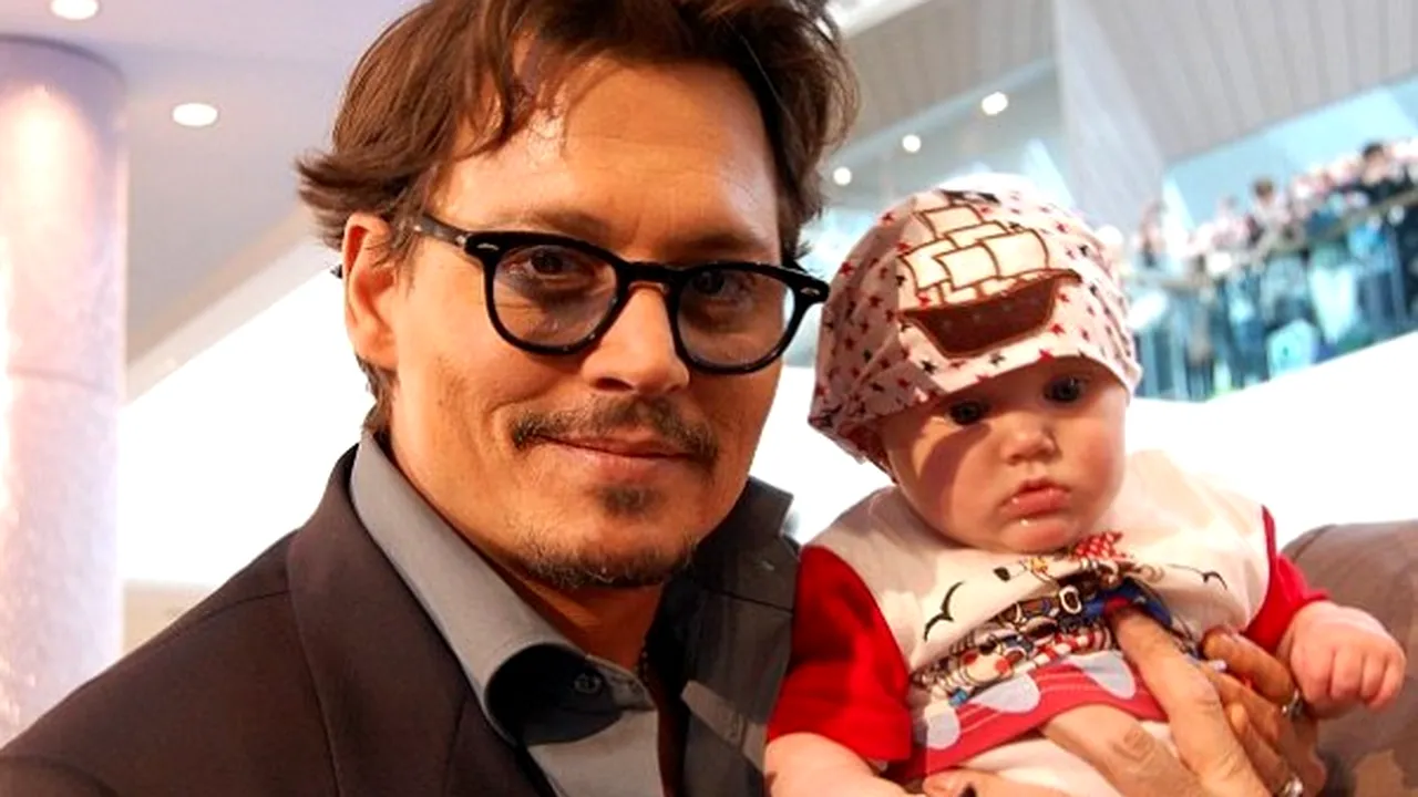 Cel mai CELEBRU copil din lume? Cum a cunoscut 130 de VEDETE, printre care Johnny Depp, John Terry şi Reese Witherspoon, în doar un an de existenţă - FOTO