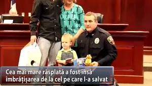 Eroii există şi în realitate, iar poliţistul din imagini reprezintă exemplul perfect - VIDEO