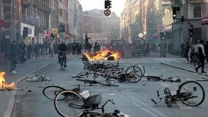 Violenţe la Copenhaga: Poliţia daneză arestează 23 de persoane în timpul unei revolte | FOTO