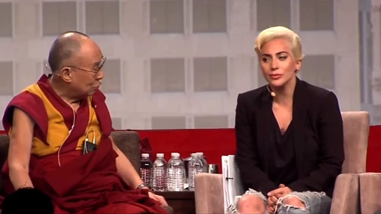 Lady Gaga l-a întâlnit pe Dalai Lama.Liderul spiritual a răspuns întrebărilor despre suferinţa lumii - VIDEO 