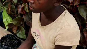 Chipul real al ciocolatei „etice” - farsa unei industrii de miliarde / Copii de cinci ani, exploatați pe plantațiile de cacao sau când suferința nu intră în prețul ciocolatei