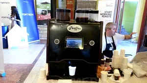Aparat de făcut cafea, care arată şi câte calorii sunt într-o ceaşcă, prezentat la Techsylvania - FOTO
