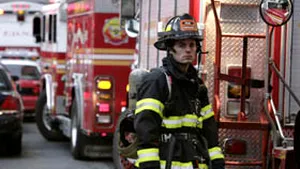 Doi pompieri ucişi şi 18 răniţi într-un incendiu în New York