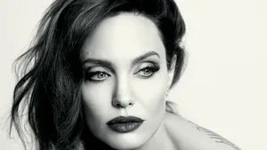 Angelina Jolie, implicată într-o nouă relaţie după despărţirea de Brad Pitt. Cine este iubitul actriţei