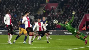 Newcastle trece de Southampton şi se califică în finala Cupei Ligii Angliei