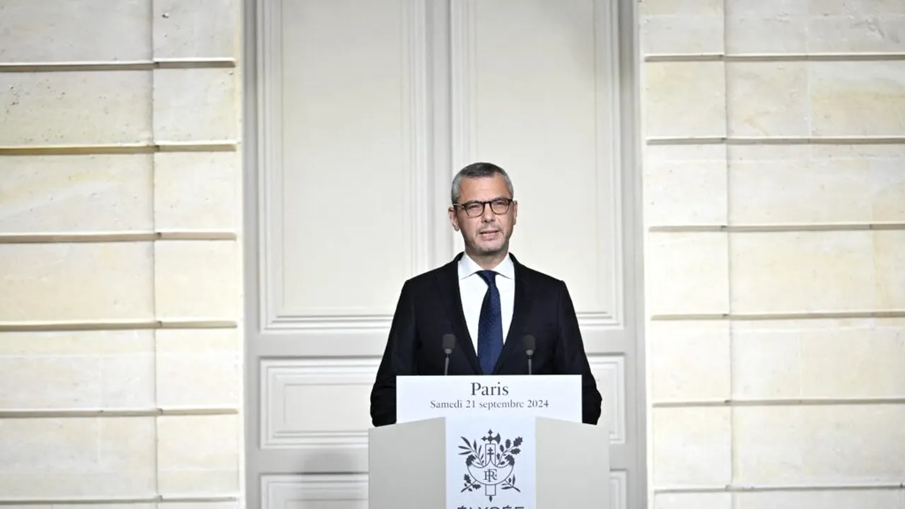 Șeful de cabinet al lui Macron demisionează după 8 ani - surse
