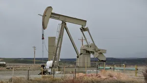 Prețul petrolului continuă să scadă pe fondul armistițiului dintre Israel și Liban