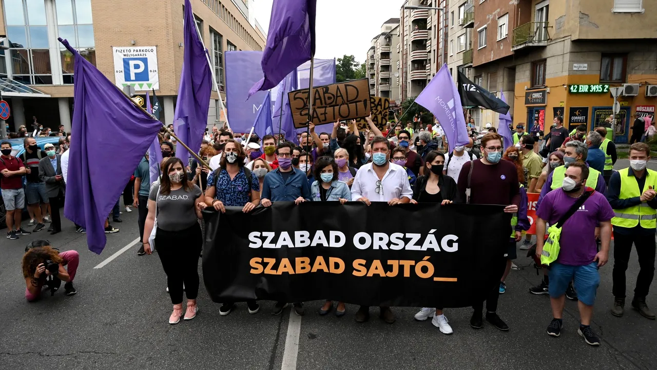 Zeci de jurnalişti au demisionat de la site-ul maghiar de ştiri Index. Ei acuză guvernul Viktor Orban că doreşte distrugerea sau 