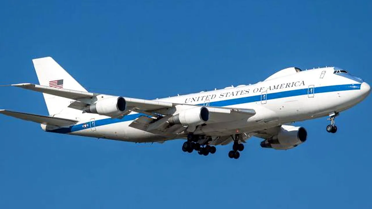 Boeing E4-B, „avionul Apocalipsei”, a fost conceput pentru a transporta liderii SUA în cazul unui război nuclear. Poate sta în aer câteva zile

