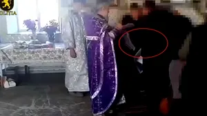 Altarul ca tribună politică / Un preot din raionul Hîncești (Rep. Moldova) este anchetat de poliție, după ce a distribuit un ziar tipărit clandestin enoriașilor