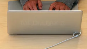 Hoţul unui laptop, prins după ce proprietarul l-a fotografiat cu un program ascuns