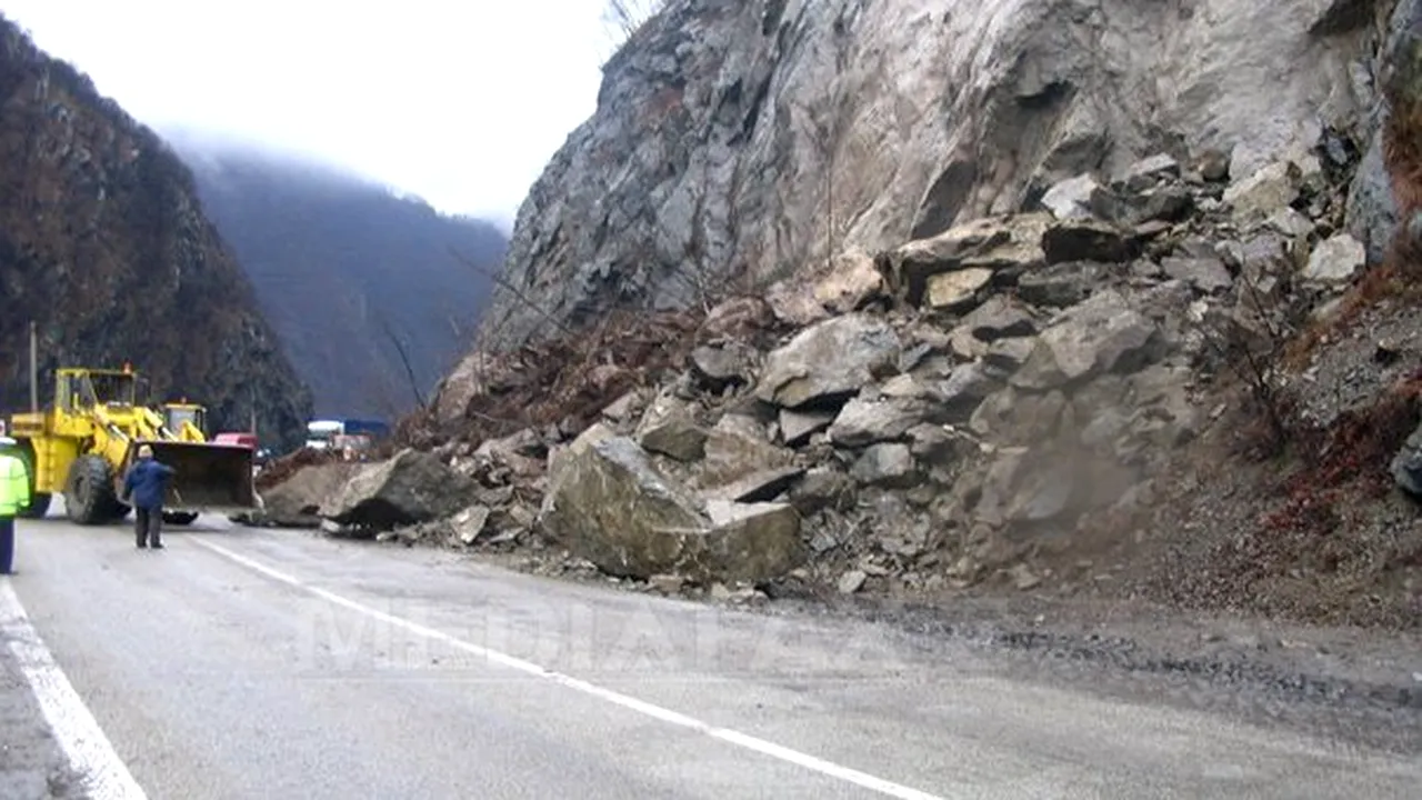 Restricţii de circulaţie pentru tir-uri pe Valea Oltului, din cauza unor lucrări