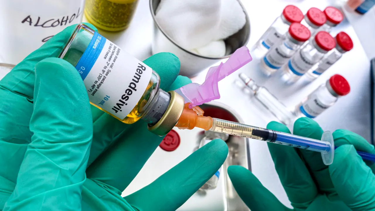 Remdesivirul, mărul discordiei. Medicamentul - autorizat în România - nu e considerat eficient de OMS. Medicul Adrian Marinescu se teme că nu vom mai avea variante
