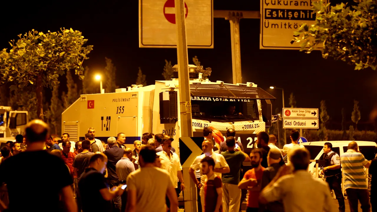 Patru lovituri de stat în 56 de ani: Turcia, scena atacurilor militare sângeroase pe fondul tensiunilor dintre şefii armatei laice şi politicieni religioşi - VIDEO