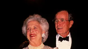 George H.W. Bush este la terapie intensivă. Barbara Bush, spitalizată, de asemenea, ca precauţie