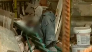 Refacerea şcolilor şi grădiniţelor: Cum a reacţionat un muncitor la vederea reporterilor - VIDEO