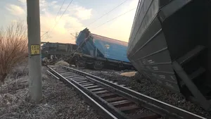 Prima ipoteză în cazul accidentului feroviar din Olt. 15 vagoane ale unui tren de marfă au deraiat