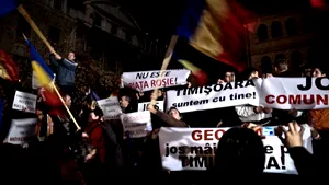 Manifestaţia din Piaţa Universităţii s-a încheiat, protestatarii vor să continue protestul miercuri