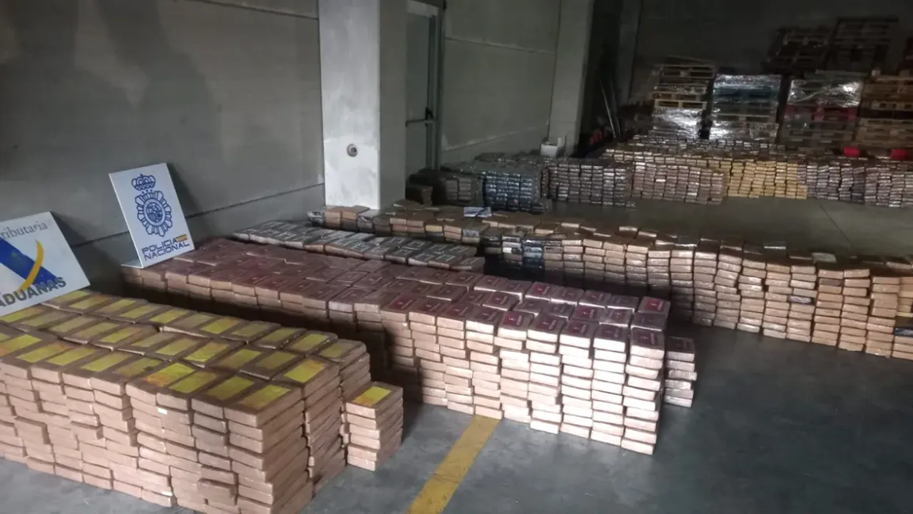 Spania anunţă cea mai mare captură de cocaină din istoria ţării. Drogurile erau ascunse într-un transport de banane din Ecuador