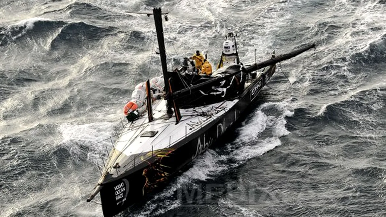 Yacht în pericol de scufundare lângă Năvodari: Ambarcaţiunea a eşuat într-un banc de nisip