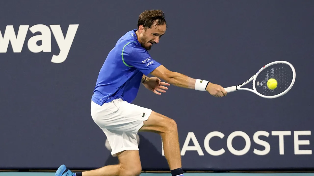 Medvedev trece „nespălat pe cap” de testul Mannarino şi e în turul 3 la All England Club